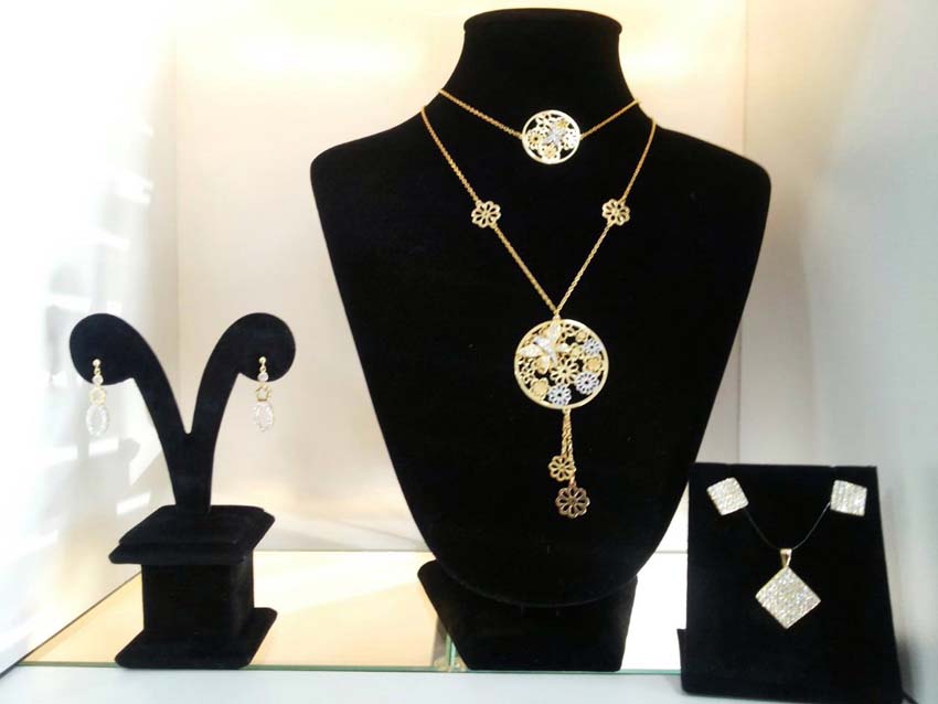 Tracy\'s Jewelry, Jewelery in Lebanon, Lebanon Jewelry, Diamonds in Lebanon, Gold in Lebanon, Watches in Lebanon,jewelry shops in lebanon, diamonds in lebanon, diamond rings in lebanon, diamond sets in lebanon, jewels in lebanon, diamond shops in lebanon, diamond stores in lebanon, jewellery shops in lebanon, buying gold in lebanon, gold sets in lebanon, gold rings in lebanon,wedding rings in lebanon, engagement rings in lebanon, wedding jewelry in lebanon