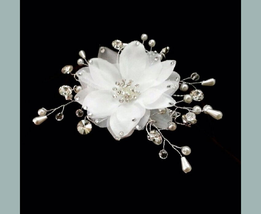 Champetra,Wedding accessories in Lebanon, fashion accessories in Lebanon, head accessories in Lebanon, hair accessories in Lebanon, tiara in Lebanon, wedding necklaces in Lebanon, handmade accessories in Lebanon, wedding jewellery in Lebanon, Lebanon wedding and fashion accessories