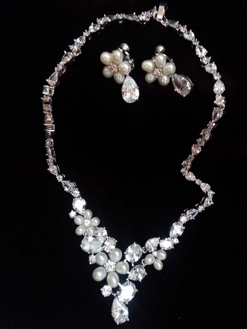Champetra,Wedding accessories in Lebanon, fashion accessories in Lebanon, head accessories in Lebanon, hair accessories in Lebanon, tiara in Lebanon, wedding necklaces in Lebanon, handmade accessories in Lebanon, wedding jewellery in Lebanon, Lebanon wedding and fashion accessories