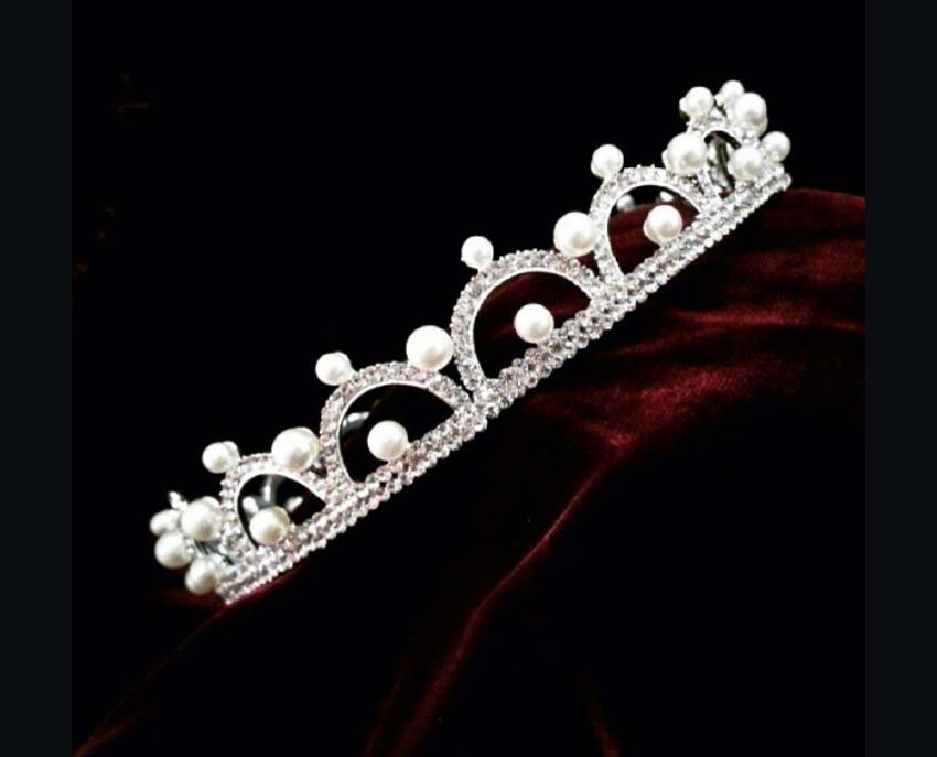 Champetra,Wedding accessories in Lebanon, fashion accessories in Lebanon, head accessories in Lebanon, hair accessories in Lebanon, tiara in Lebanon, wedding necklaces in Lebanon, handmade accessories in Lebanon, wedding jewellery in Lebanon, Lebanon wedding and fashion accessories