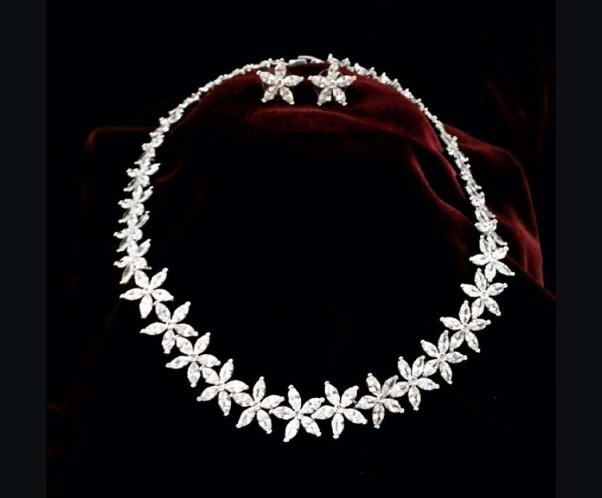 Champetra,Wedding accessories in Lebanon, fashion accessories in Lebanon, head accessories in Lebanon, hair accessories in Lebanon, tiara in Lebanon, wedding necklaces in Lebanon, handmade accessories in Lebanon, wedding jewellery in Lebanon, Lebanon wedding and fashion accessories